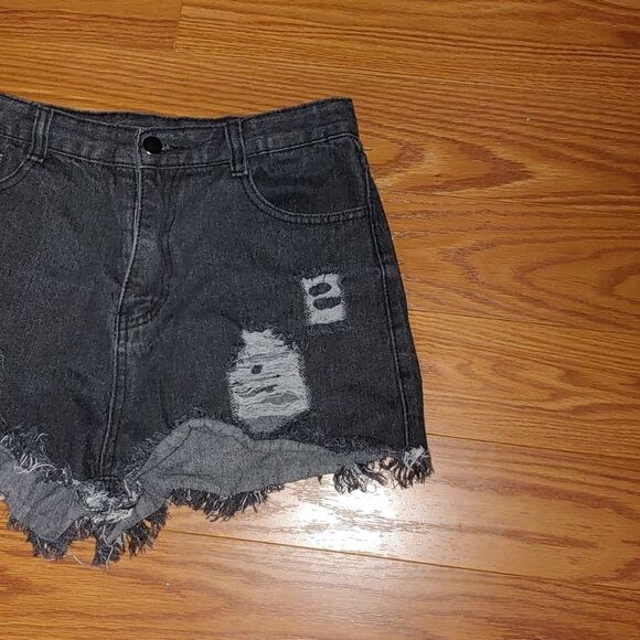 Shein stonewashed Black Distressed jean shorts - Picture 3 of 8